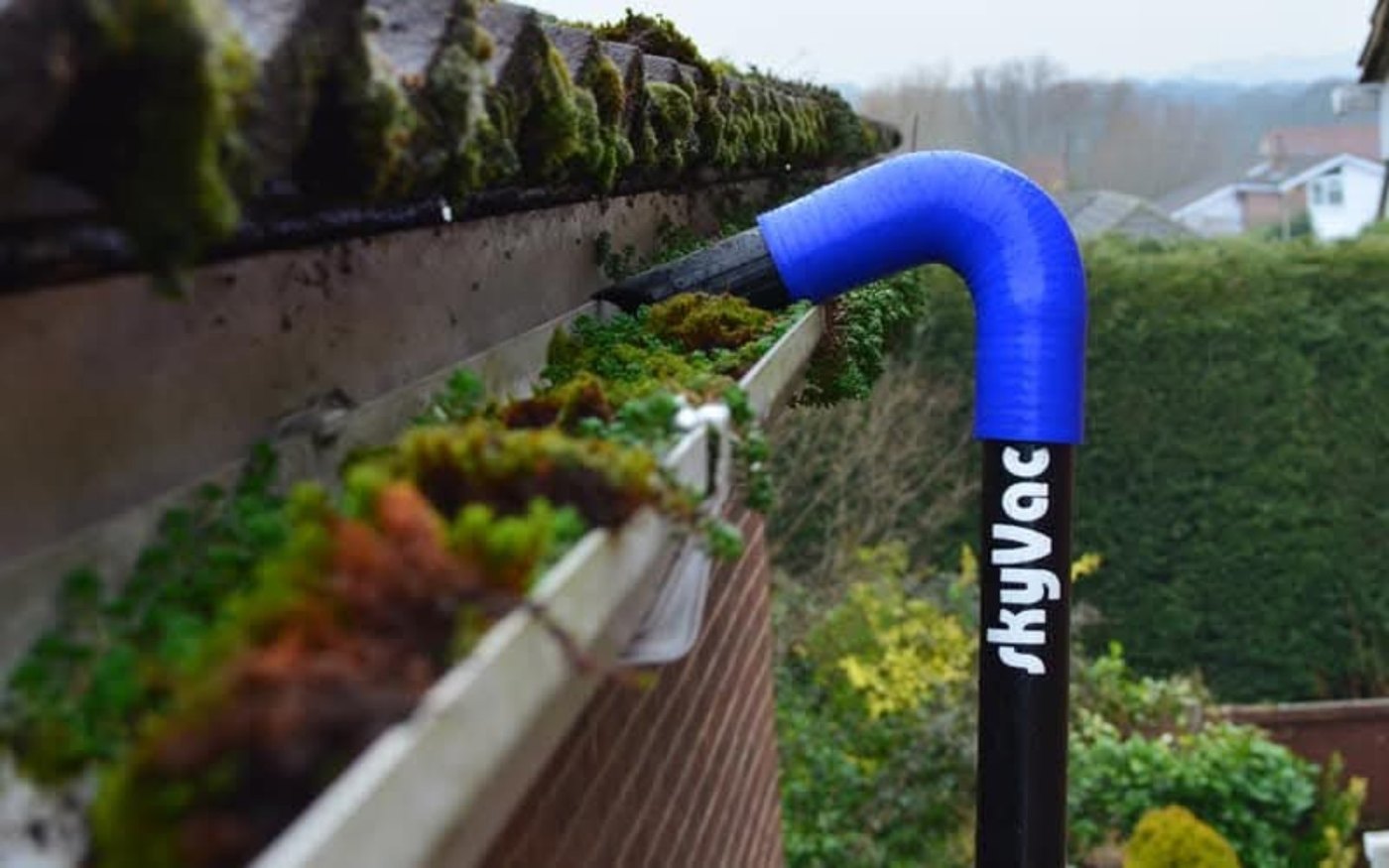 Gutter clearing with SkyVac system